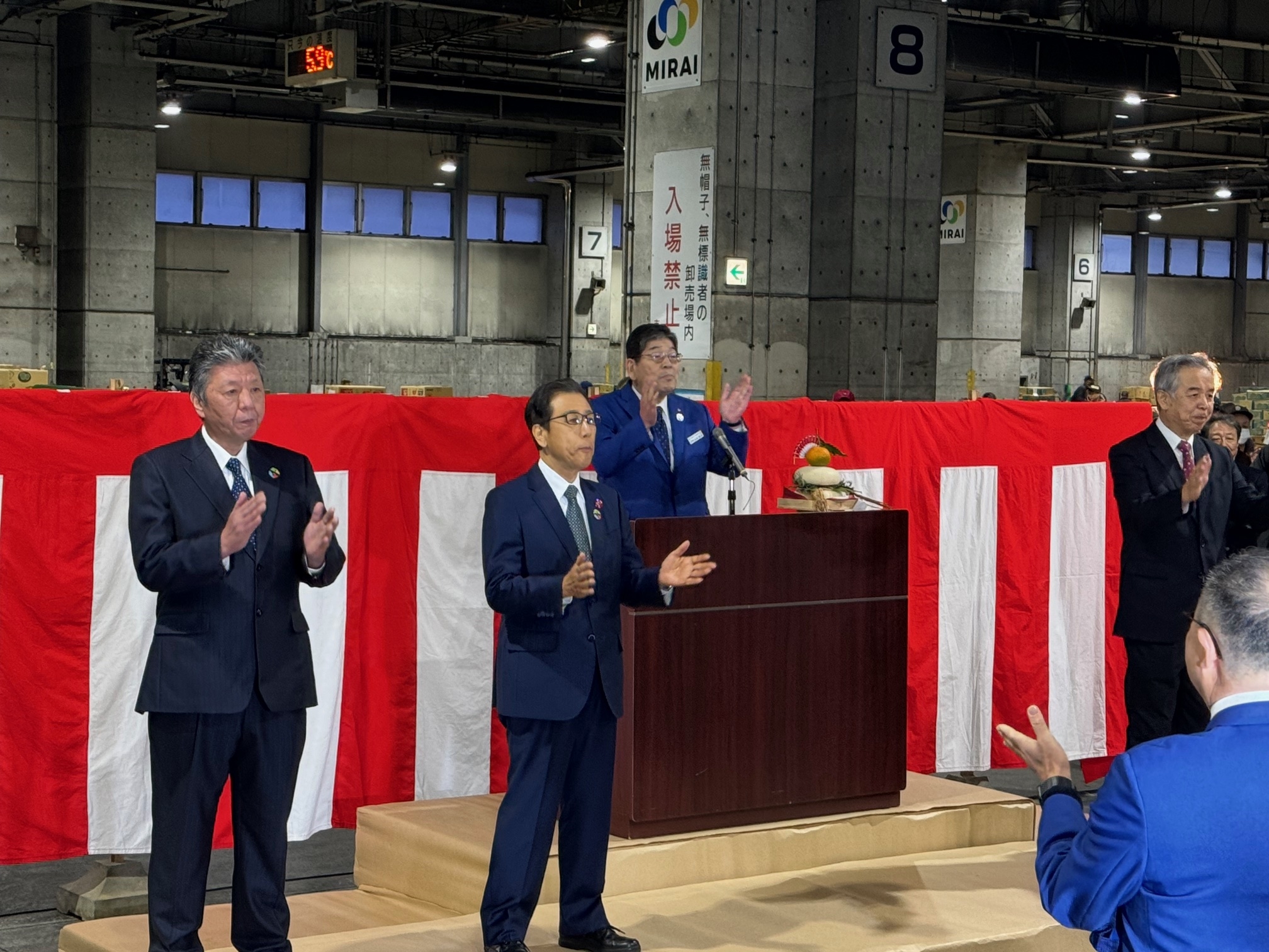 2024年「初せり式」が行われました – 札幌みらい中央青果株式会社